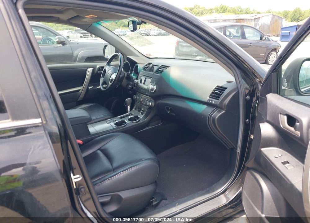 2011 TOYOTA HIGHLANDER SE V6 VIN: 5TDBK3EH5BS068247