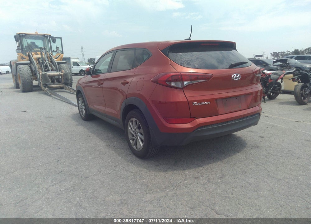 2016 HYUNDAI TUCSON SE VIN: KM8J23A43GU040329