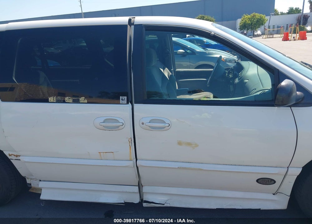 2000 CHRYSLER TOWN & COUNTRY LX VIN: 1C4GP44R4YB567466