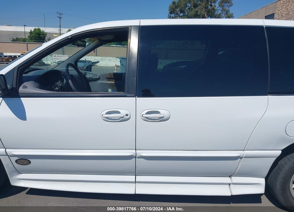 2000 CHRYSLER TOWN & COUNTRY LX VIN: 1C4GP44R4YB567466