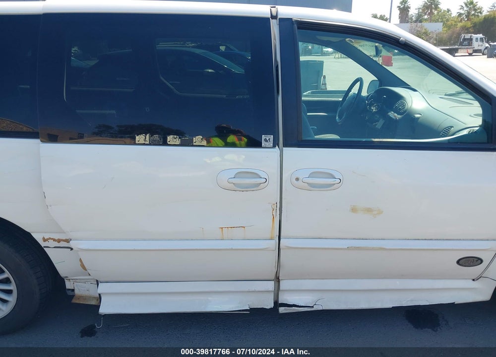 2000 CHRYSLER TOWN & COUNTRY LX VIN: 1C4GP44R4YB567466