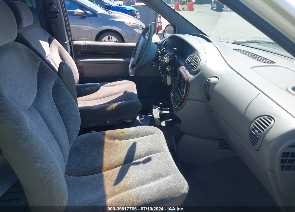 2000 CHRYSLER TOWN & COUNTRY LX VIN: 1C4GP44R4YB567466