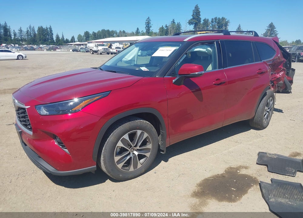 2022 TOYOTA HIGHLANDER XLE VIN: 5TDGZRBH0NS588062