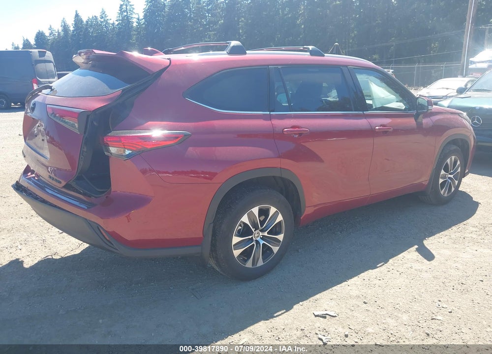 2022 TOYOTA HIGHLANDER XLE VIN: 5TDGZRBH0NS588062
