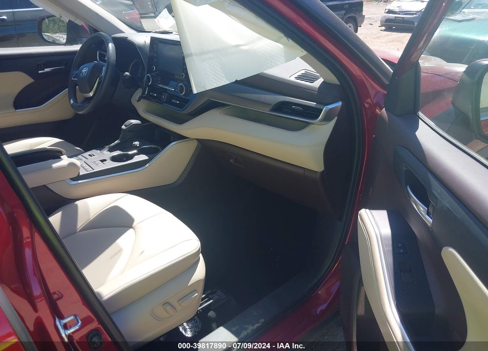 2022 TOYOTA HIGHLANDER XLE VIN: 5TDGZRBH0NS588062