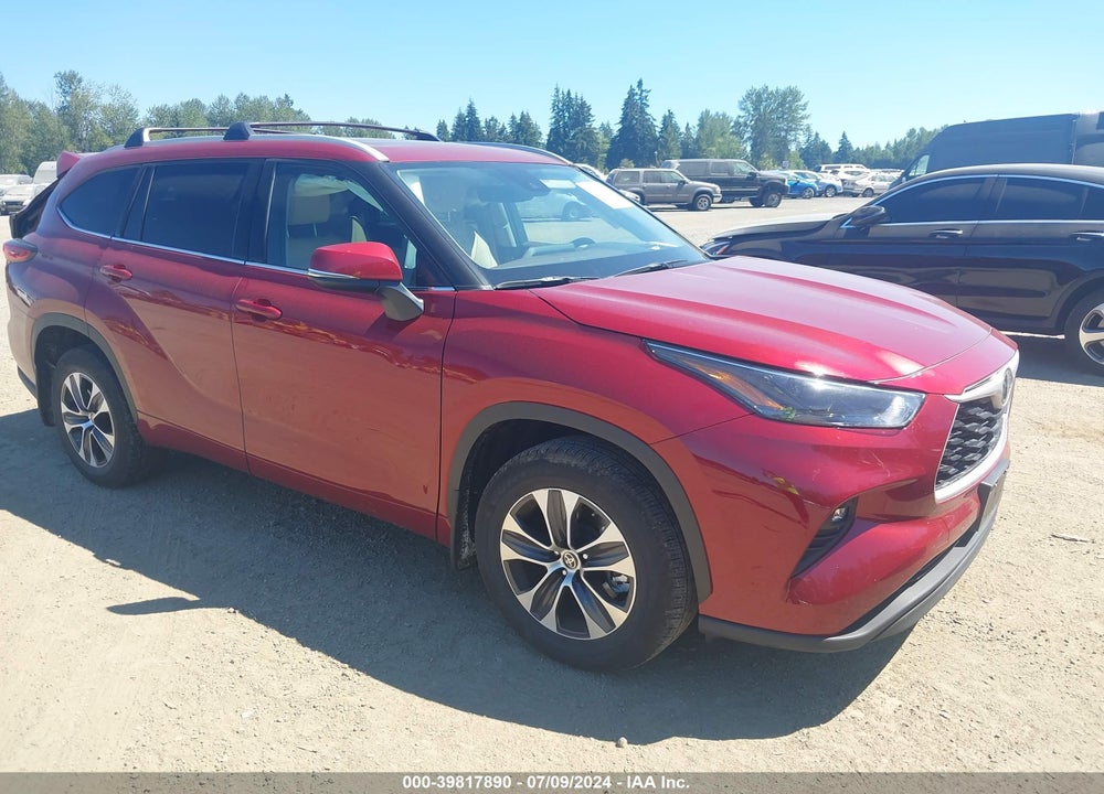 2022 TOYOTA HIGHLANDER XLE VIN: 5TDGZRBH0NS588062