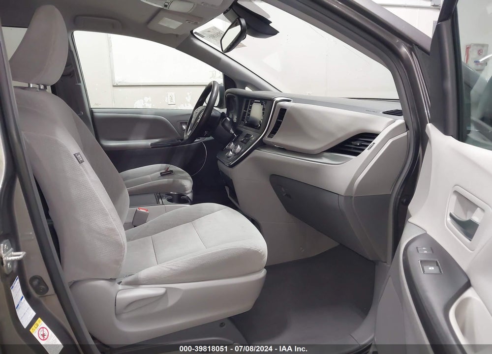 2019 TOYOTA SIENNA LE 7 PASSENGER VIN: 5TDJZ3DCXKS225638