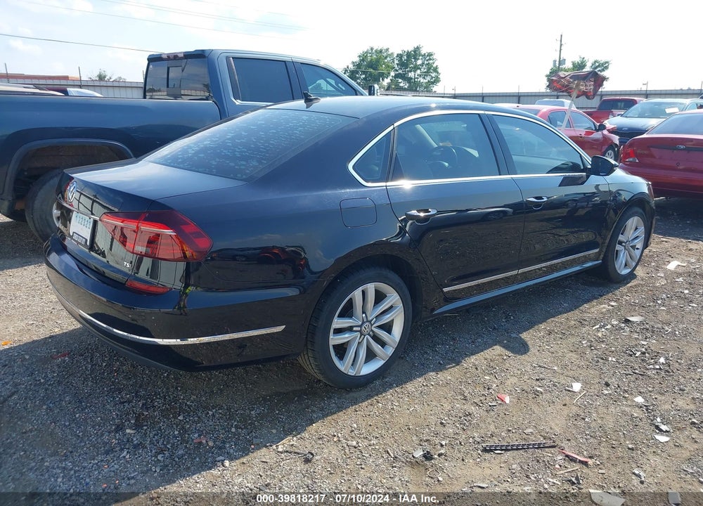 2017 VOLKSWAGEN PASSAT VIN: 1VWCT7A38HC083013