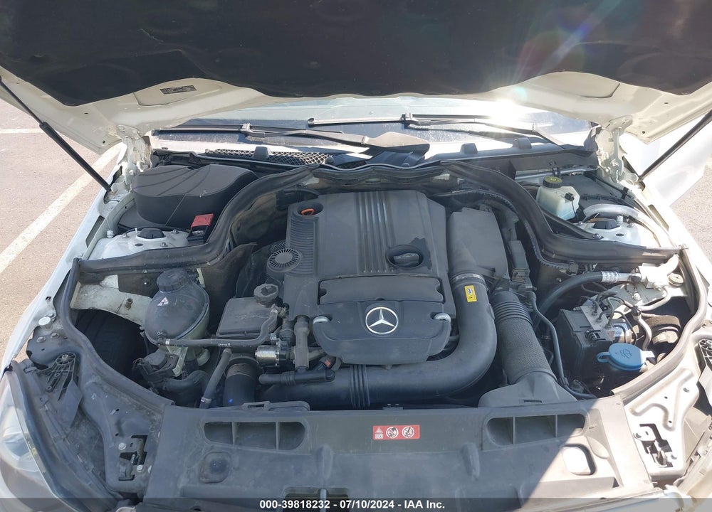 2012 MERCEDES-BENZ C 250 LUXURY/SPORT VIN: WDDGF4HB8CR218493