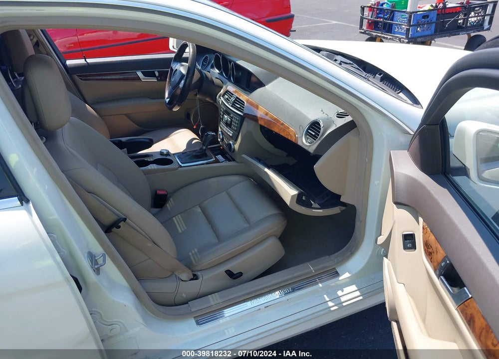 2012 MERCEDES-BENZ C 250 LUXURY/SPORT VIN: WDDGF4HB8CR218493