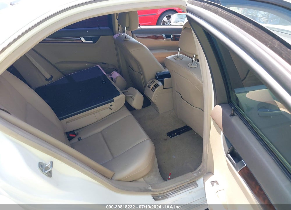 2012 MERCEDES-BENZ C 250 LUXURY/SPORT VIN: WDDGF4HB8CR218493