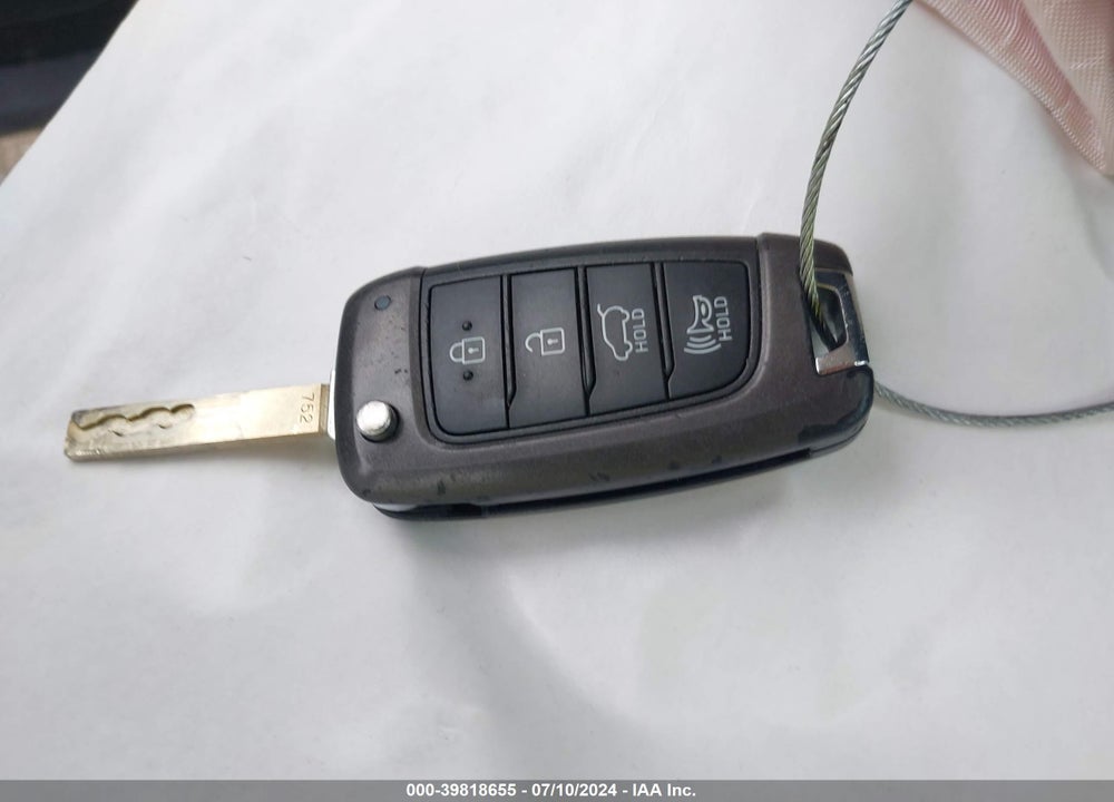 2019 HYUNDAI SANTA FE VIN: 5NMS2CAD7KH027611