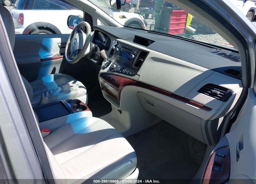 2011 TOYOTA SIENNA XLE VIN: 5TDDK3DC1BS028925
