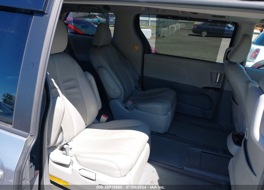 2011 TOYOTA SIENNA XLE VIN: 5TDDK3DC1BS028925