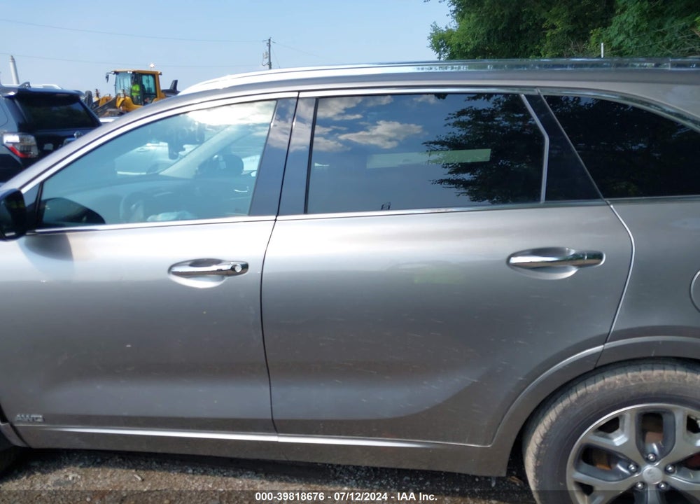 2016 KIA SORENTO 3.3L SX VIN: 5XYPKDA54GG169095