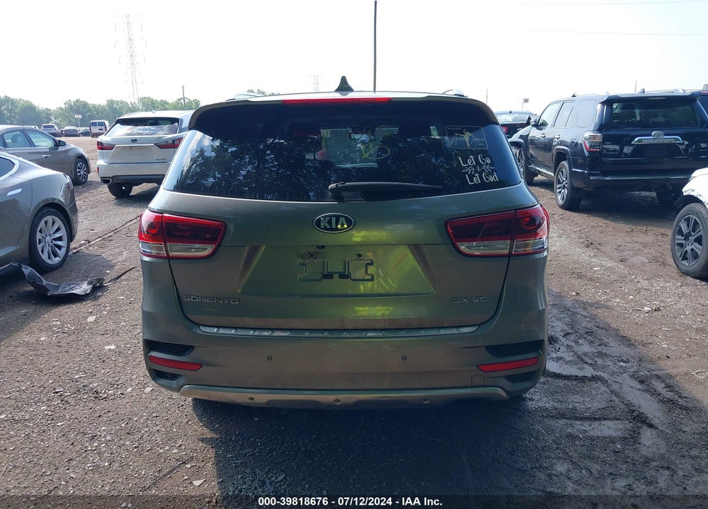 2016 KIA SORENTO 3.3L SX VIN: 5XYPKDA54GG169095