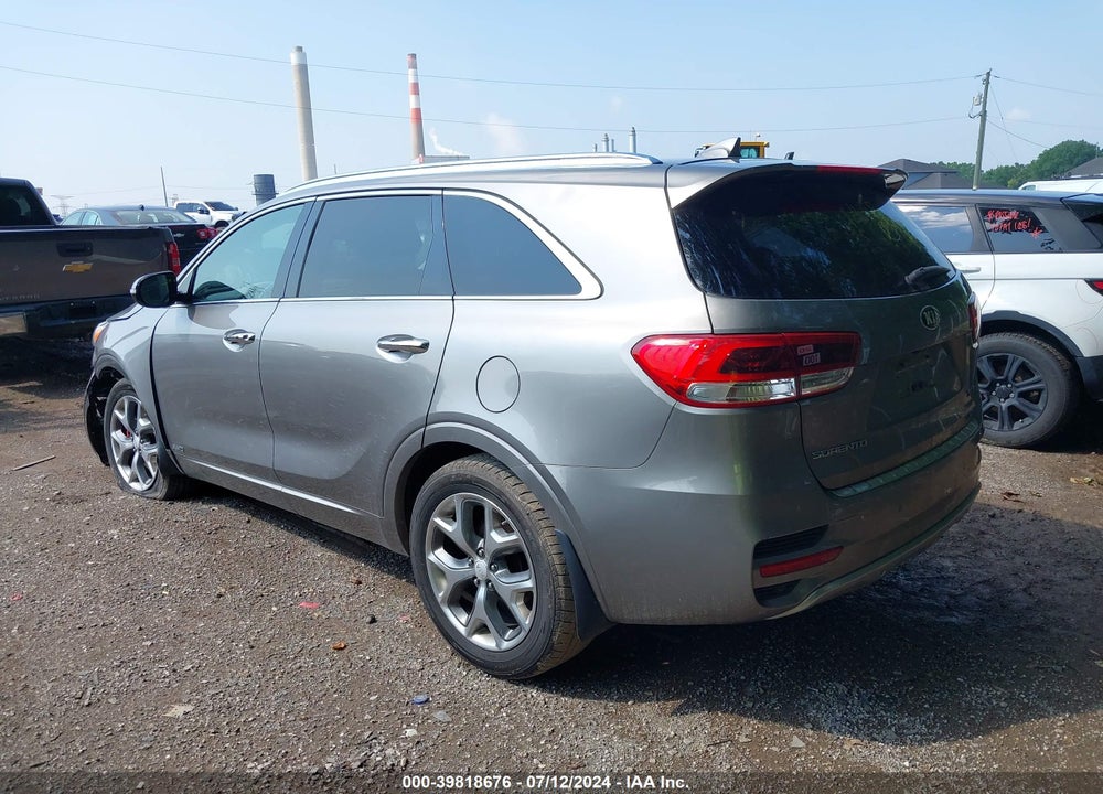 2016 KIA SORENTO 3.3L SX VIN: 5XYPKDA54GG169095