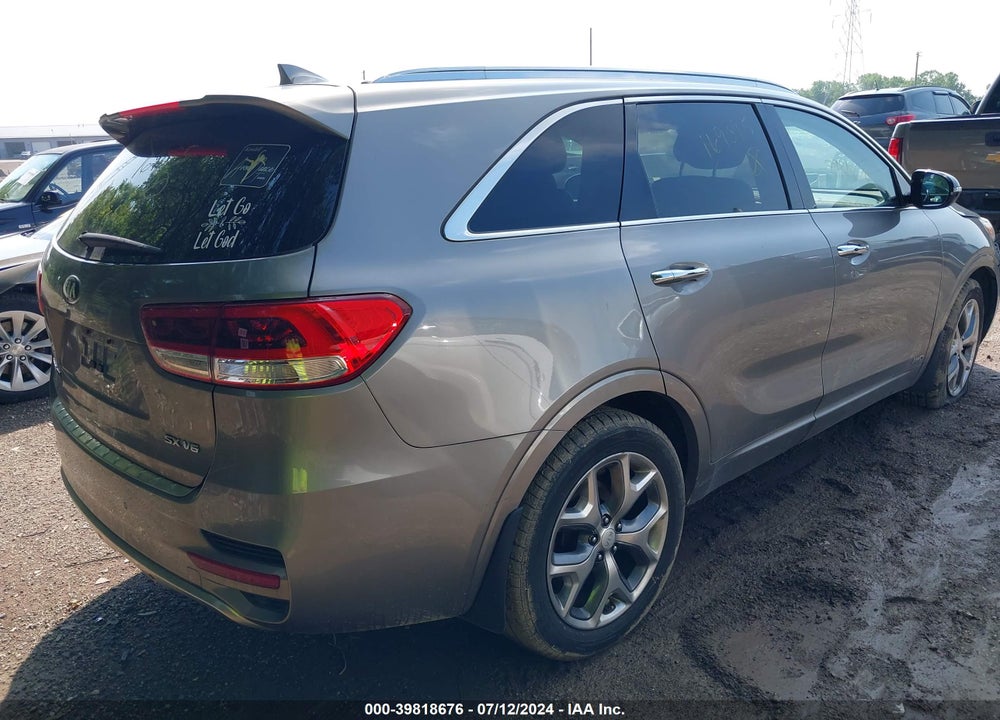 2016 KIA SORENTO 3.3L SX VIN: 5XYPKDA54GG169095