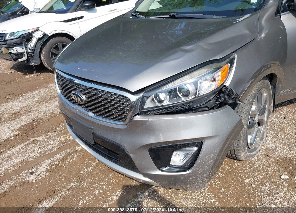 2016 KIA SORENTO 3.3L SX VIN: 5XYPKDA54GG169095
