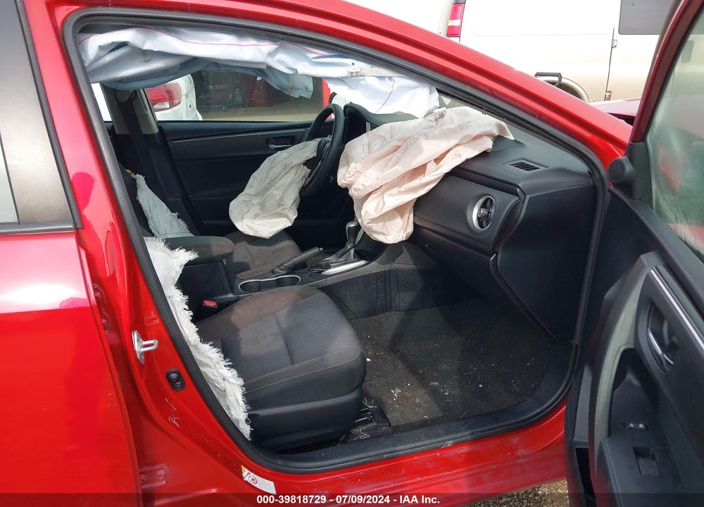 2018 TOYOTA COROLLA LE VIN: 2T1BURHE4JC973939