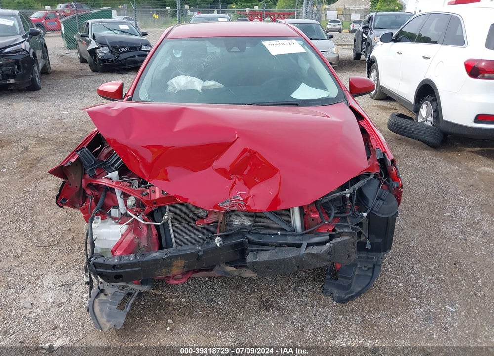 2018 TOYOTA COROLLA LE VIN: 2T1BURHE4JC973939
