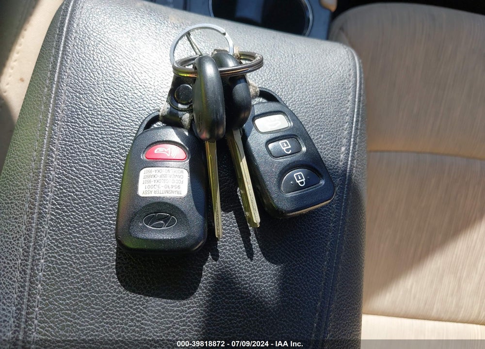 2013 HYUNDAI SONATA GLS VIN: 5NPEB4AC7DH698633