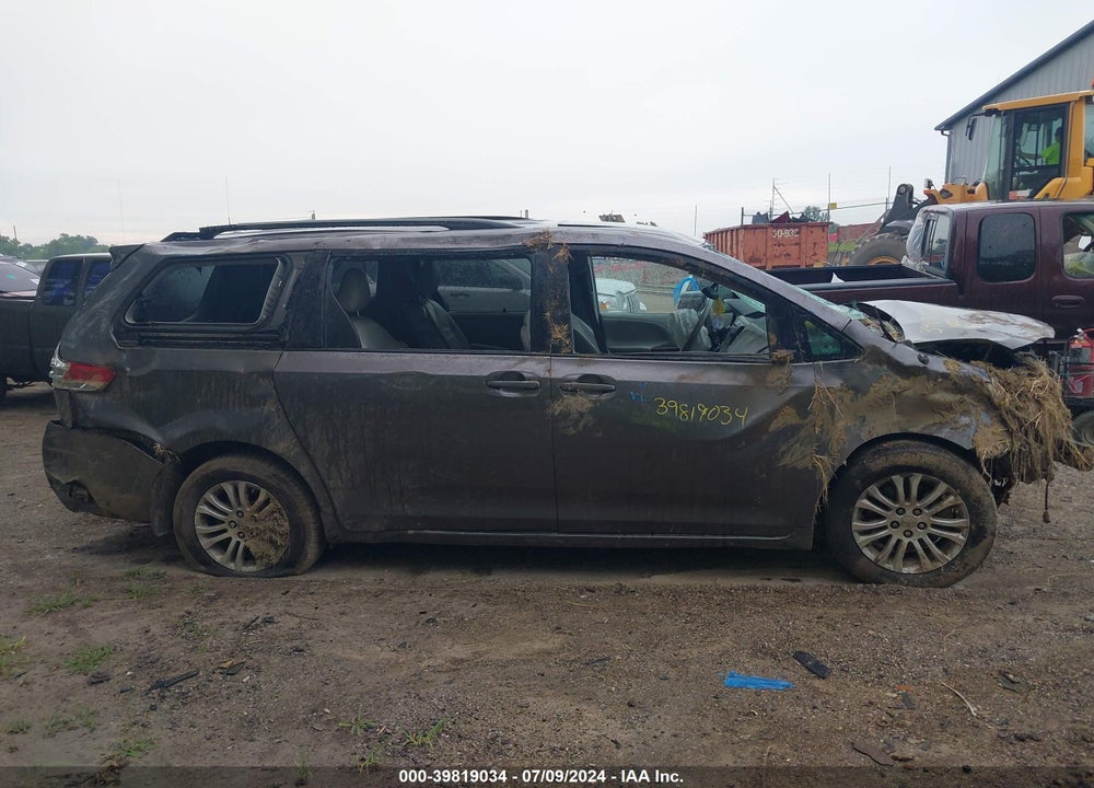 2014 TOYOTA SIENNA XLE V6 8 PASSENGER VIN: 5TDYK3DC6ES503538
