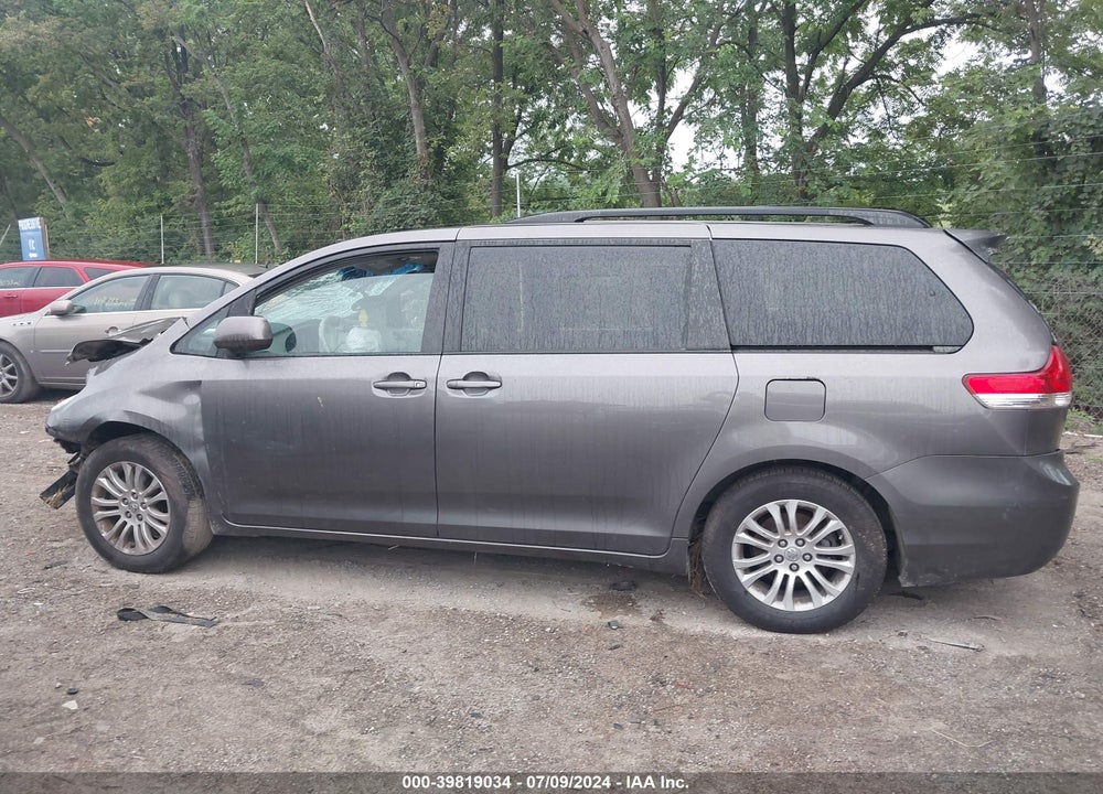 2014 TOYOTA SIENNA XLE V6 8 PASSENGER VIN: 5TDYK3DC6ES503538