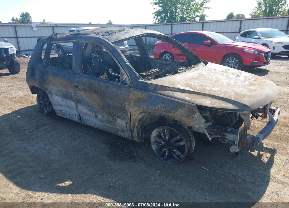 2016 VOLKSWAGEN TIGUAN S VIN: WVGBV7AX4GW575767
