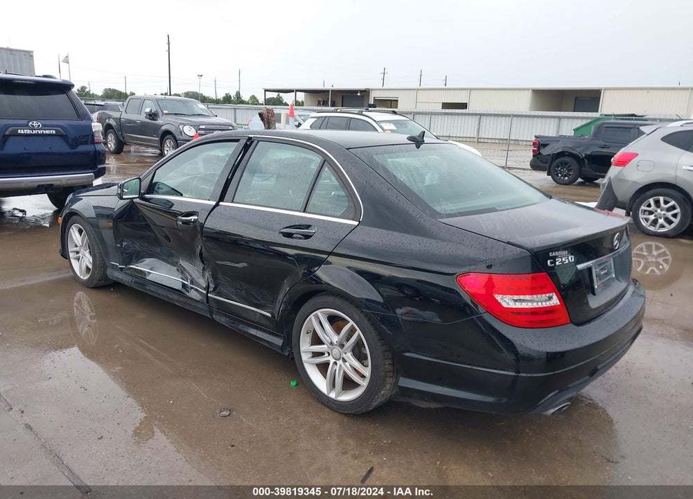 2014 MERCEDES-BENZ C 250 LUXURY/SPORT VIN: WDDGF4HB7EA933170