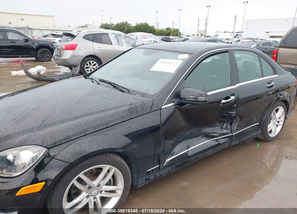 2014 MERCEDES-BENZ C 250 LUXURY/SPORT VIN: WDDGF4HB7EA933170