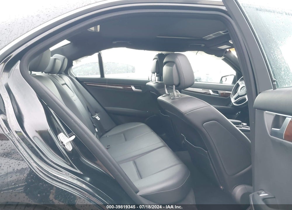 2014 MERCEDES-BENZ C 250 LUXURY/SPORT VIN: WDDGF4HB7EA933170
