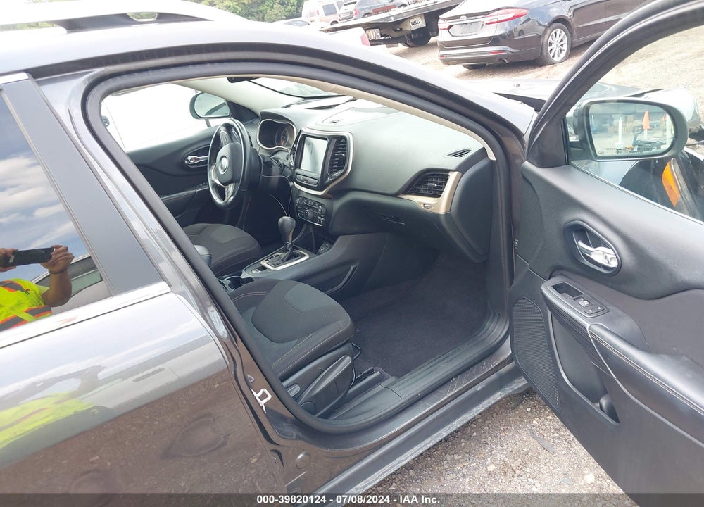 2016 JEEP CHEROKEE LATITUDE VIN: 1C4PJLCS3GW212327
