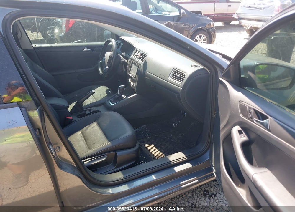 2011 VOLKSWAGEN JETTA 2.5L SE VIN: 3VWDZ7AJ0BM365752