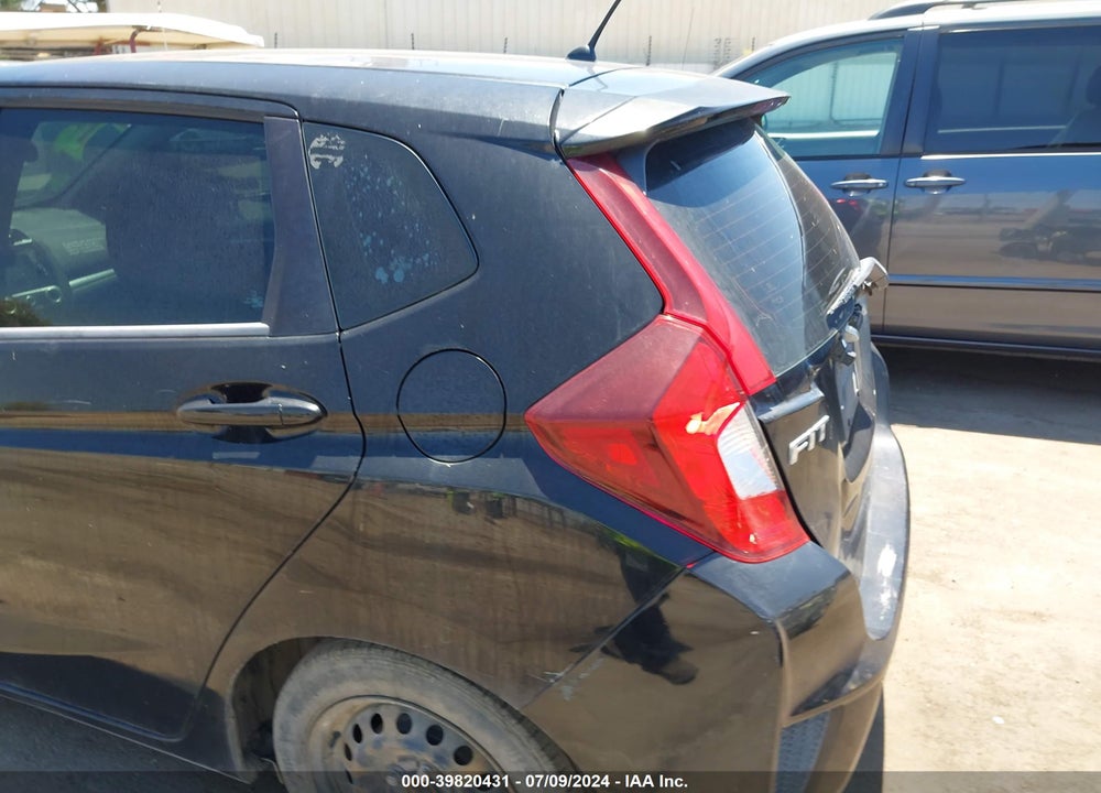 2015 HONDA FIT LX VIN: 3HGGK5H52FM772576