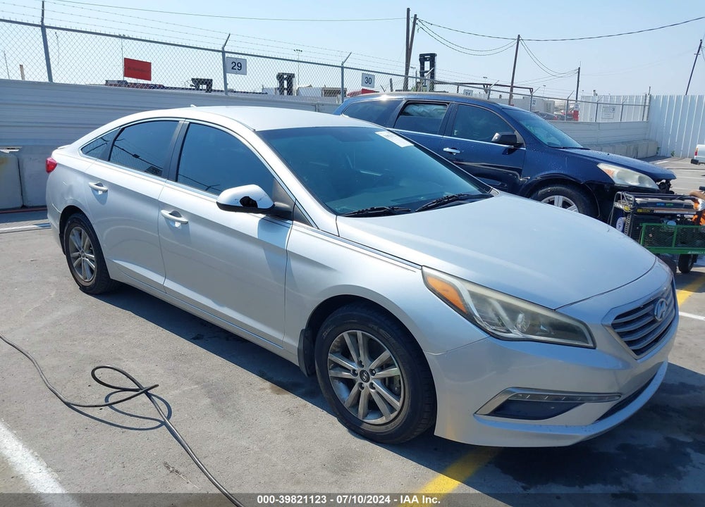 2015 HYUNDAI SONATA SE VIN: 5NPE24AF0FH243748