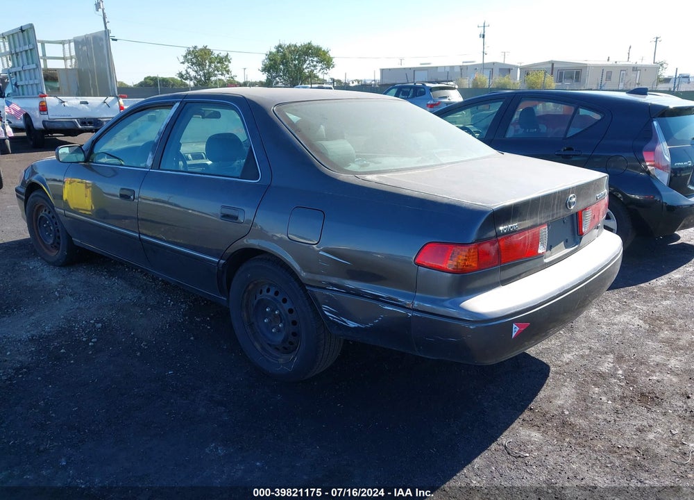 2001 TOYOTA CAMRY XLE V6 VIN: 4T1BF28K81U962884