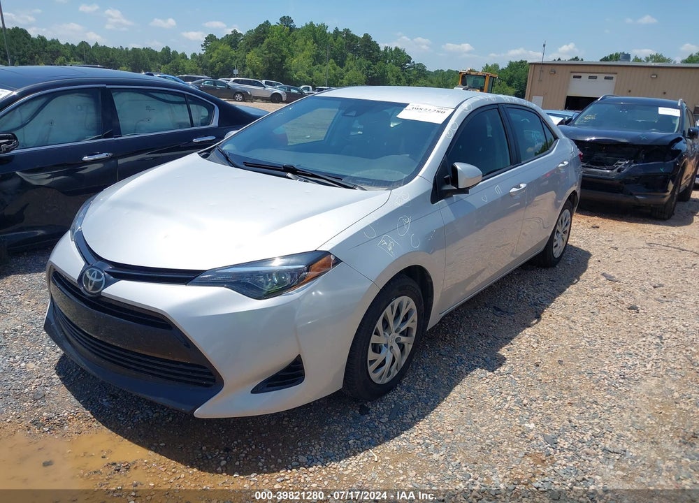 2018 TOYOTA COROLLA LE VIN: 2T1BURHE0JC038885
