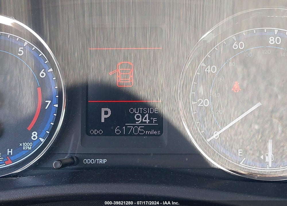 2018 TOYOTA COROLLA LE VIN: 2T1BURHE0JC038885