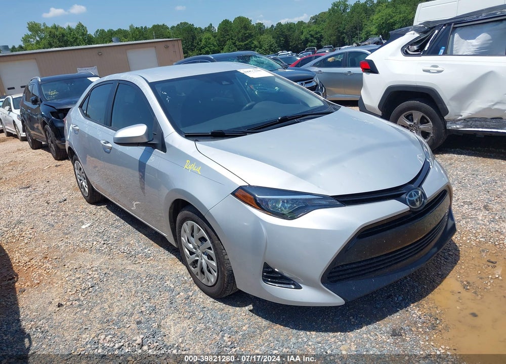 2018 TOYOTA COROLLA LE VIN: 2T1BURHE0JC038885