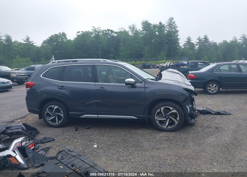 2022 SUBARU FORESTER TOURING VIN: JF2SKARC5NH530125