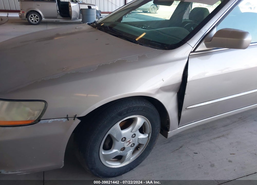 1998 HONDA ACCORD EX VIN: 1HGCG6673WA101540