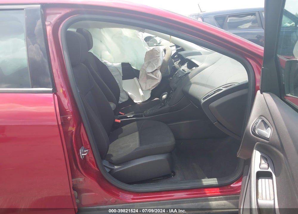 2015 FORD FOCUS SE VIN: 1FADP3F26FL227391