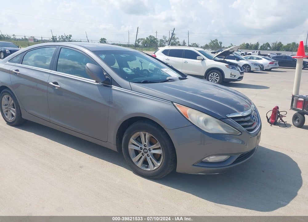 2013 HYUNDAI SONATA GLS VIN: 5NPEB4AC2DH765655