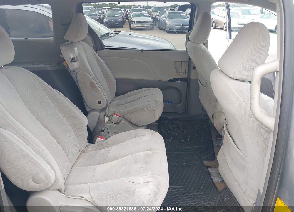2014 TOYOTA SIENNA LE V6 8 PASSENGER VIN: 5TDKK3DCXES408678