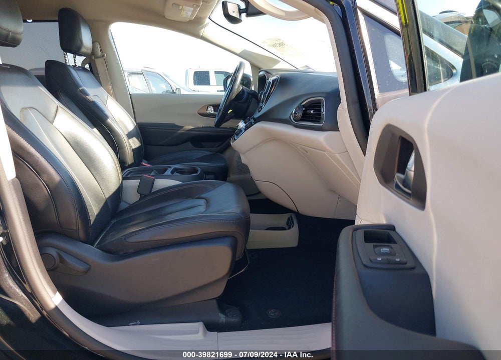 2019 CHRYSLER PACIFICA TOURING L VIN: 2C4RC1BG8KR685274