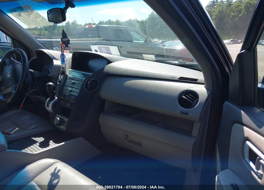 2011 HONDA PILOT TOURING VIN: 5FNYF4H91BB077394