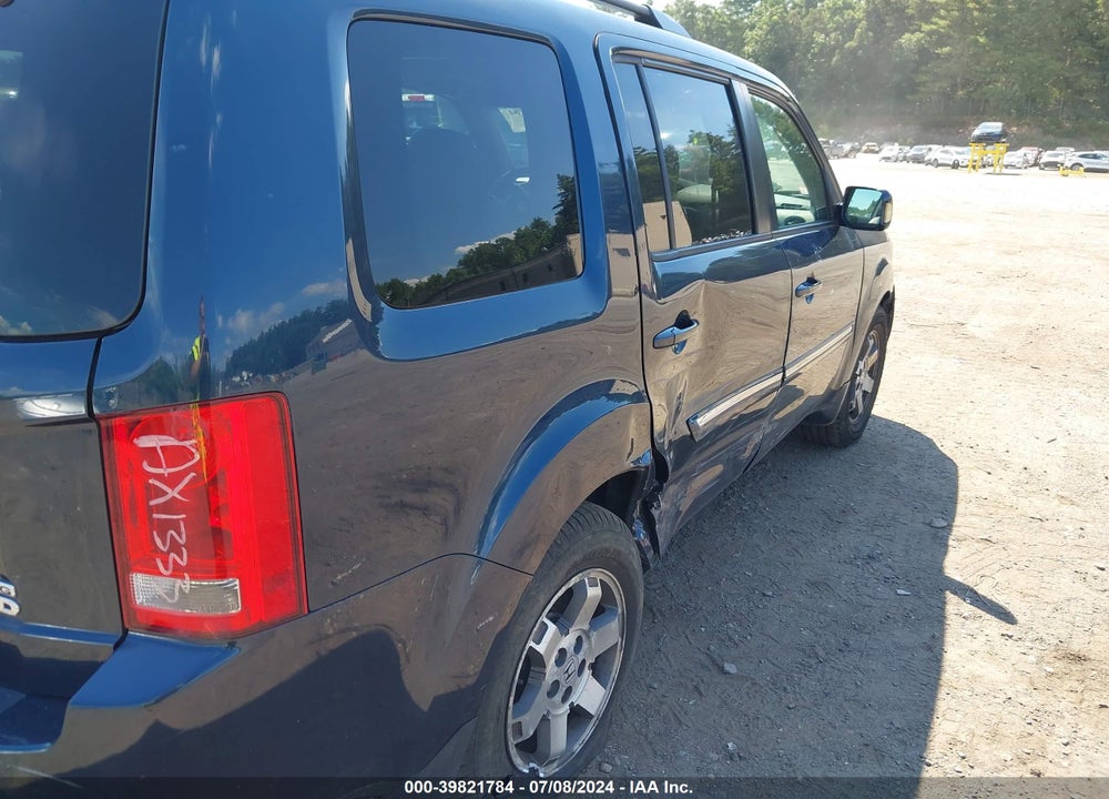 2011 HONDA PILOT TOURING VIN: 5FNYF4H91BB077394