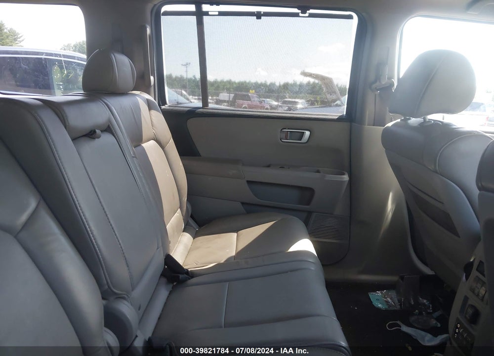 2011 HONDA PILOT TOURING VIN: 5FNYF4H91BB077394