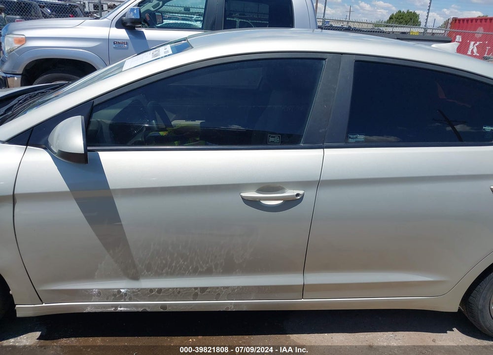 2017 HYUNDAI ELANTRA SE VIN: KMHD84LF4HU402606